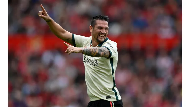 Gónzalez llama la atención en Inglaterra por anotar dos goles en el Liverpool vs Manchester United