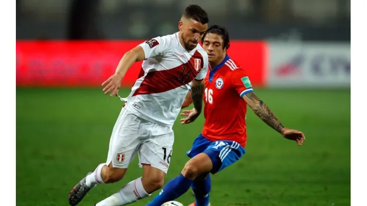 El jugador de los Albos fue convocado por la Selección de Perú