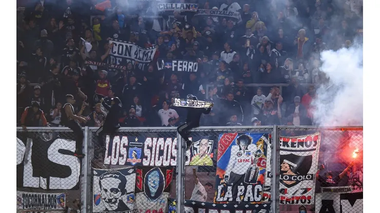 Los hinchas de Colo Colo llegaron en masa a suelo argentino