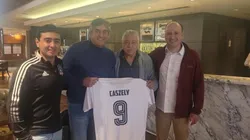 Enzo Caszely, Enzo Francescoli, Carlos Caszely y Edmundo Valladares comparten conversación de fútbol