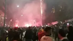 Miles de hinchas llegaron hasta el hotel de concentración de Colo Colo.
