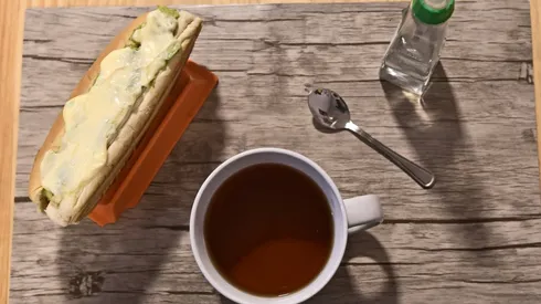 El completo es un plato que se puede servir en cualquier momento del día.
