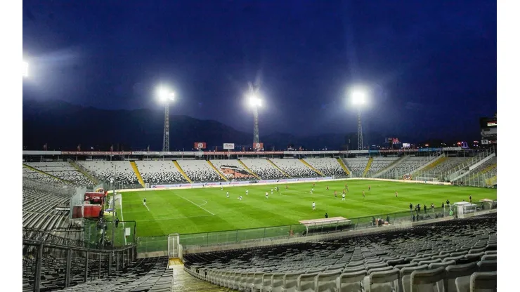 Abogados de Colo Colo trabajan en la opción de apelación a la sanción de la Comisión Disciplinaria de la Conmebol a jugar un partido sin público