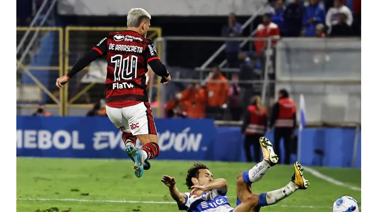 Flamengo y Universidad Católica se enfrentan en la fase de grupos de la Copa Libertadores en Brasil.