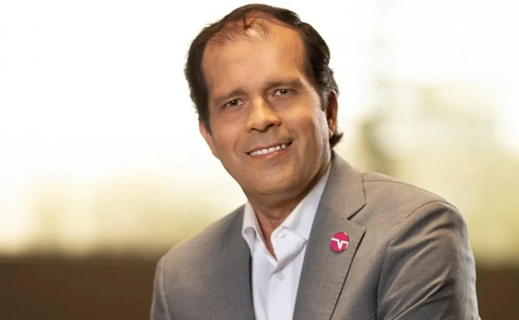 Alejandro Lorca aconsejó a Damián Pizarro tras la victoria de La Roja sub-20 ante Perú.