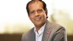 Alejandro Lorca aconsejó a Damián Pizarro tras la victoria de La Roja sub-20 ante Perú.