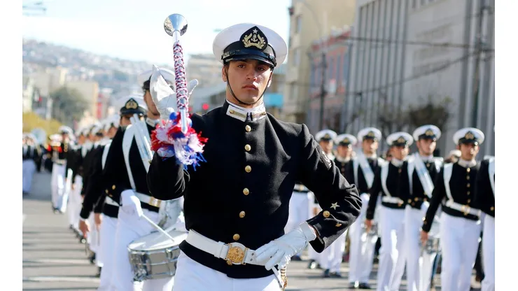 Desfile por las Glorias Navales en Valparaiso