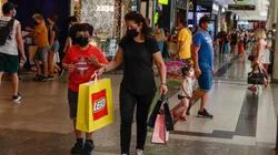 ¿Está abierto el comercio y los supermercados este 21 de mayo?