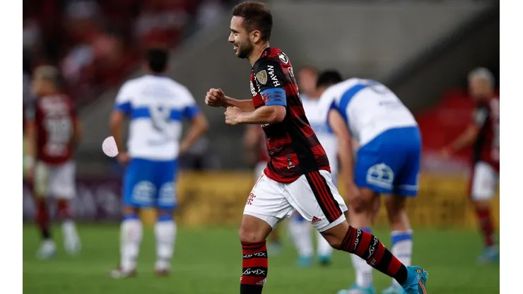 Flamengo venció 3-0 a Universidad Católica y la eliminó de Copa Libertadores