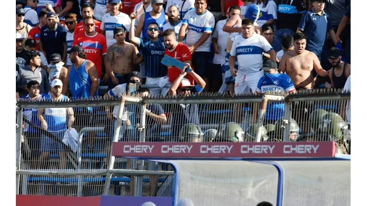 La UC sigue haciendo noticia por el mal comportamiento de sus hinchas.