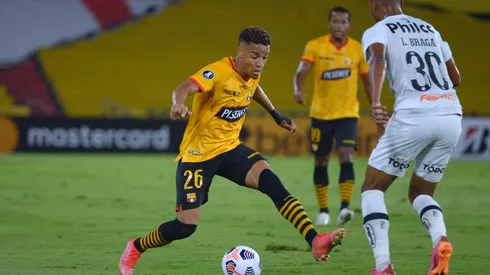 Byron Castillo es duramente criticado por los hinchas del Astillero