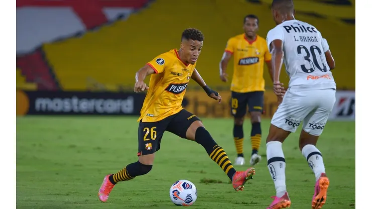 Byron Castillo es duramente criticado por los hinchas del Astillero
