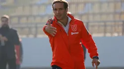 El DT de la U se molestó con el gol anulado