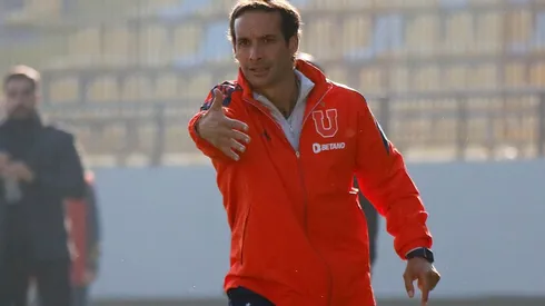 El DT de la U se molestó con el gol anulado