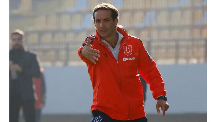 El DT de la U se molestó con el gol anulado