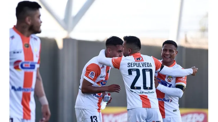 Cobresal consiguió un solido triunfo en casa