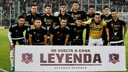 Esteban Paredes se sacó la foto con el equipo titular de Colo Colo.