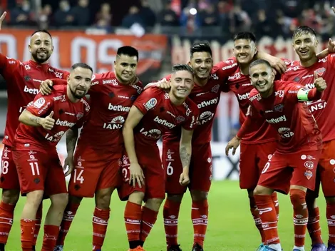 Ñublense golea a la UC y llega a la cima del Campeonato Nacional