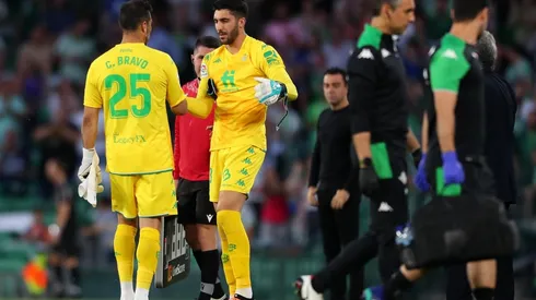 Claudio Bravo salió lesionado en la derrota del Barcelona