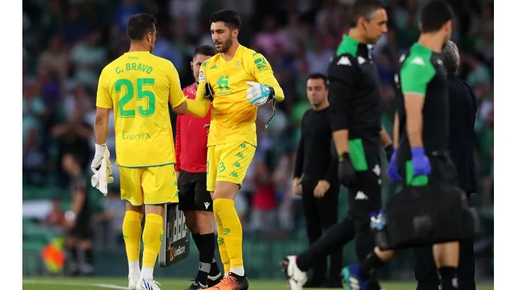 Claudio Bravo salió lesionado en la derrota del Barcelona