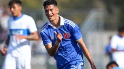 Ignacio Parada festeja el tercer tanto de Universidad de Chile ante la Católica