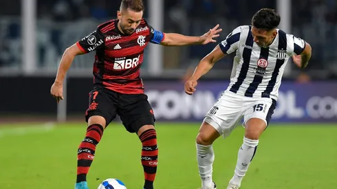 El empate entre ambos elencos deja con vida a la UC en la Libertadores.