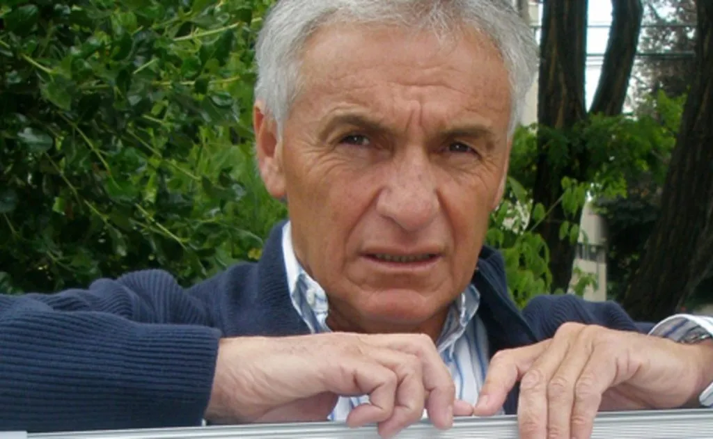 Miguel Ángel Neira aplaude llamado a Lucas Assadi.