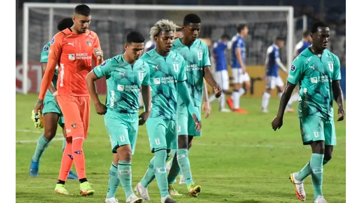Jugador de Liga de Quito dio positivo de Covid-19 en medio del partido con Antofagasta.