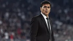 El actual DT de los Albos está feliz en el Cacique, pero mira de reojo a la Roja.