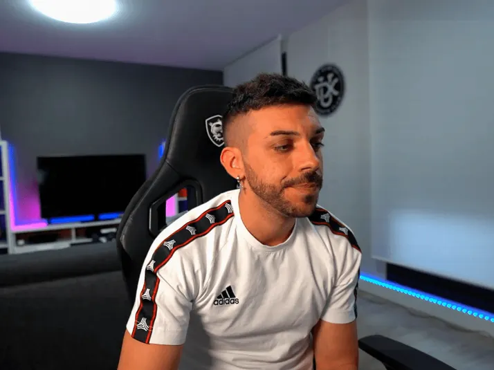 Youtuber español agranda a Colo Colo y le falta el respeto a la U