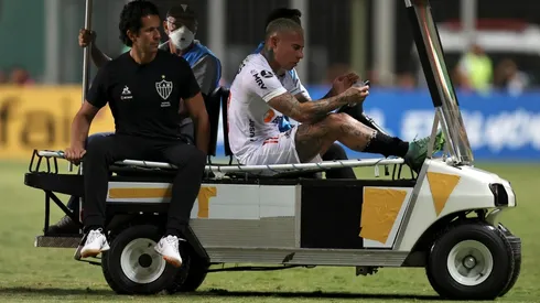 Vargas sale lesionado en victoria del Atlético Mineiro sobre el América MG.