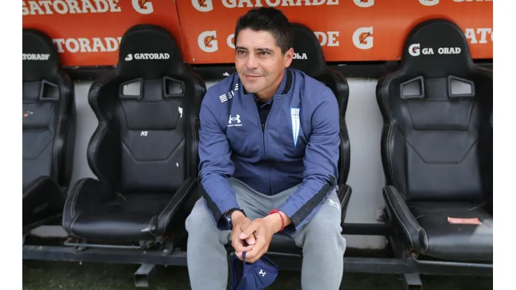 Valenzuela dirigirá sus últimos partidos en UC antes del arribo de Holan.
