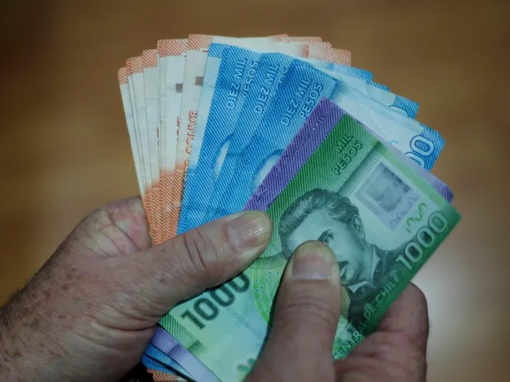 ¿Cuánto sube el suelo mínimo en Chile durante mayo y también en agosto?