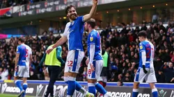 Brereton orgulloso del apoyo de chilenos en Blackburn y destaca banderas en el estadio.