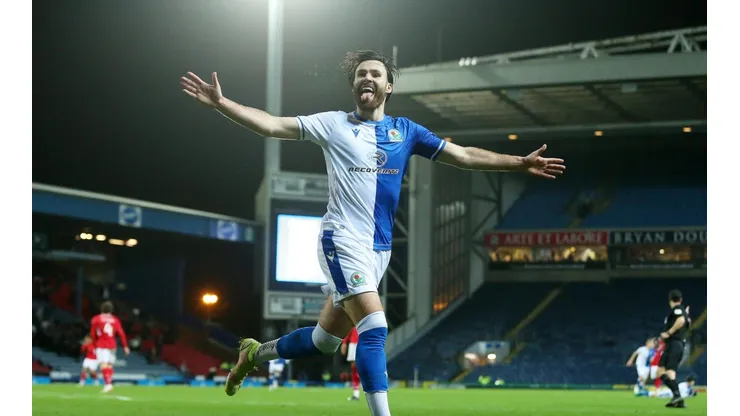 Ben Brereton mira con felicidad lo que fue su temporada 2021/2022
