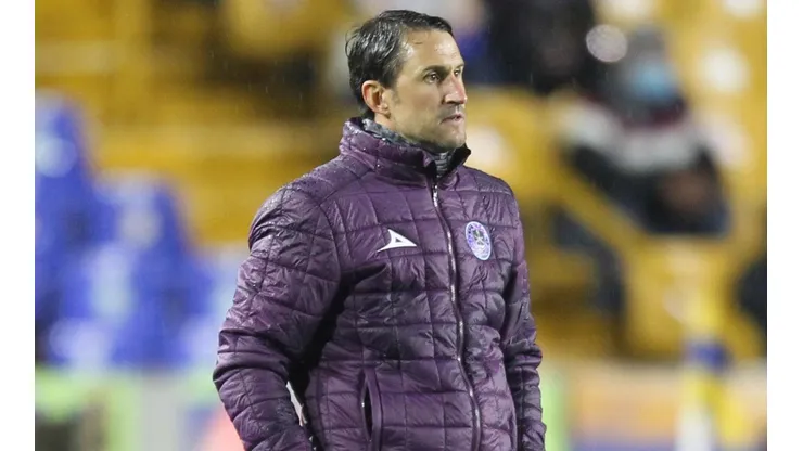 Beñat San José se baja de la carrera por ser entrenador de la U