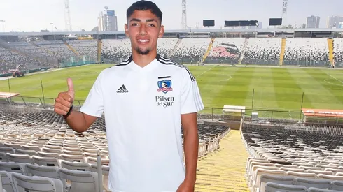 Dylan Portilla firma su primer contrato profesional con Colo Colo