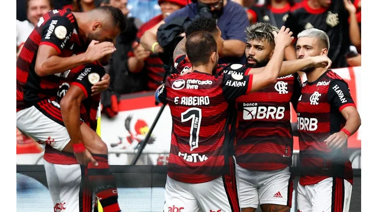 Flamengo definió su oncena estelar para el duelo con la UC