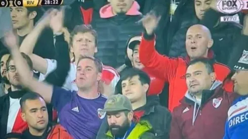 El hincha de la UC que fue captado en el Estadio Monumental.