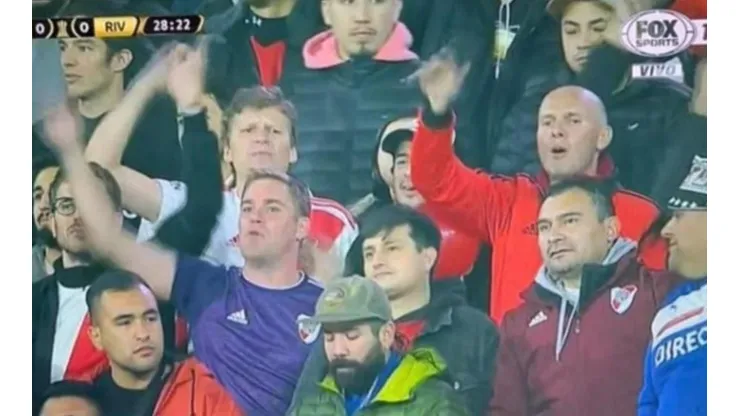 El hincha de la UC que fue captado en el Estadio Monumental.