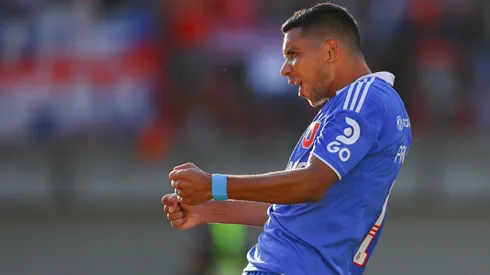 El Romántico Viajero celebra el retorno de su goleador.