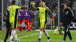 Claudio Bravo apoya y defiende a Omar Carabalí