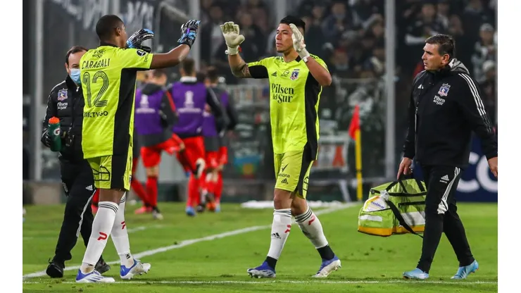 Claudio Bravo apoya y defiende a Omar Carabalí