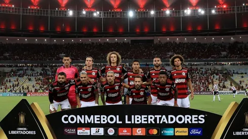 Isla encabeza la poderosa formación de Flamengo para enfrentar a la UC.