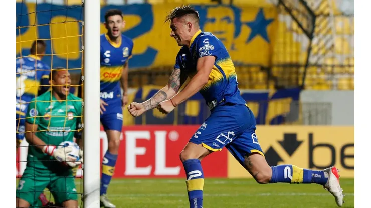 Everton vence a Ayacucho y se mantiene con vida en Copa Sudamericana.