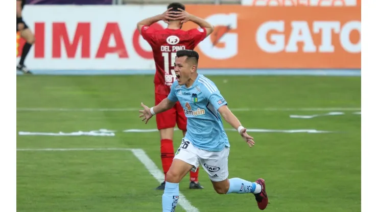 O’Higgins derrota a Ñublense para quedar a dos puntos del liderato.
