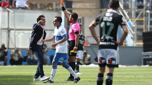 Gustavo Quinteros fue expulsado del encuentro por sus reclamos