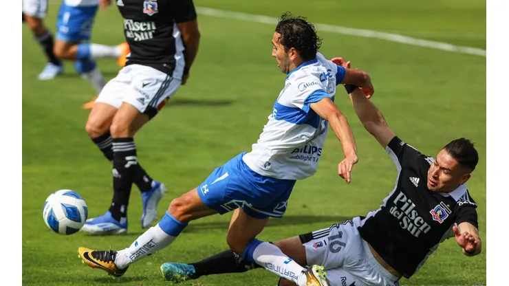 ¿Dentro o fuera? El polémico penal que prendió el clásico en San Carlos.