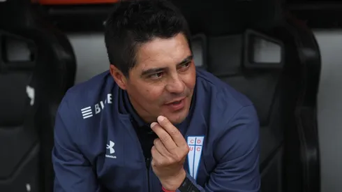 Valenzuela hizo su debut en la banca de Los Cruzados.