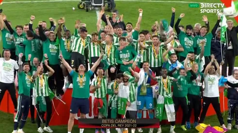 Claudio Bravo celebra con el Betis en España